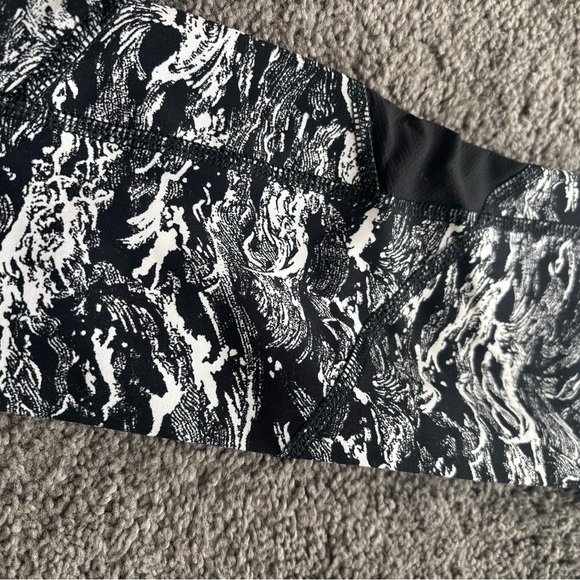 Lululemon Pace Rival Crop - Picture 6 of 6